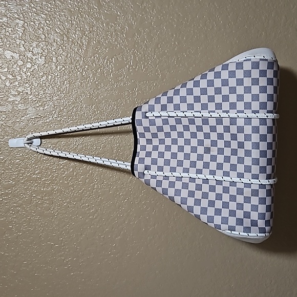 Pretty large tote bag with wristlet pouch inside - Picture 1 of 10